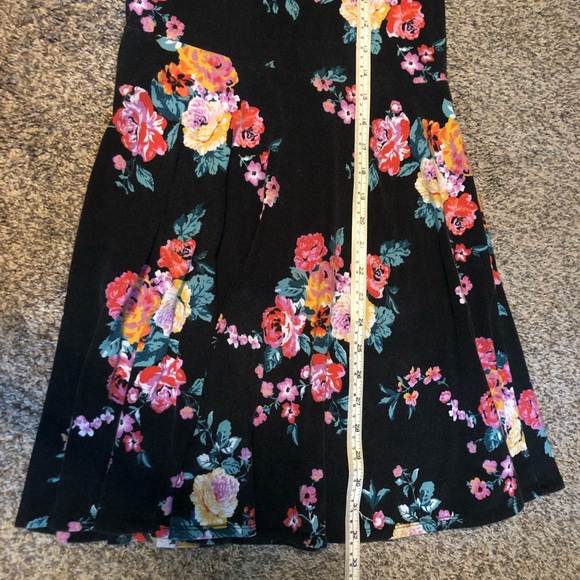 Backless Black and Floral Dress - Picture 5 of 5